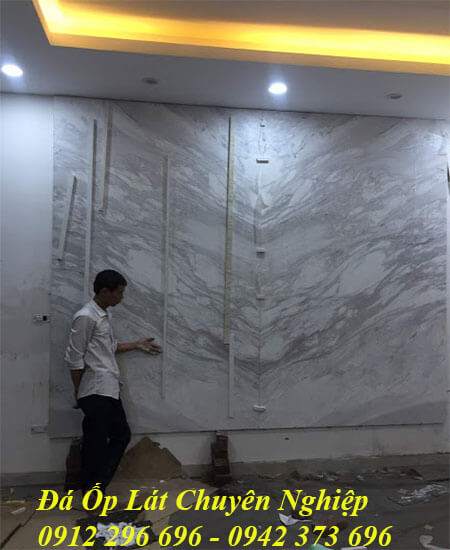 đá marble ốp tường phòng khách