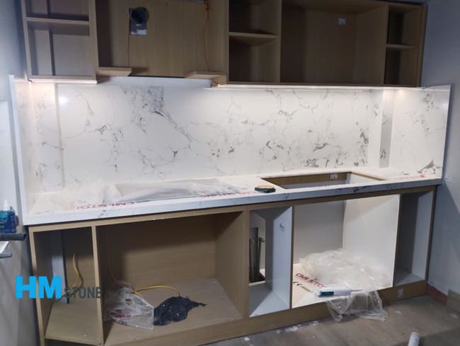 da op bep 12 Đá ốp bếp nhân tạo
