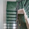Mẫu đá ốp cầu thang màu xanh