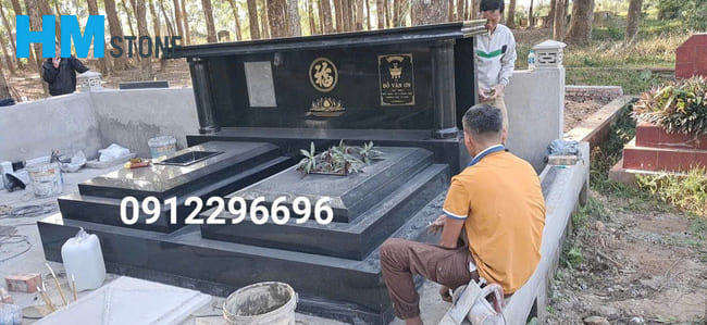 Lắp đặt mộ đá granite nguyên khối