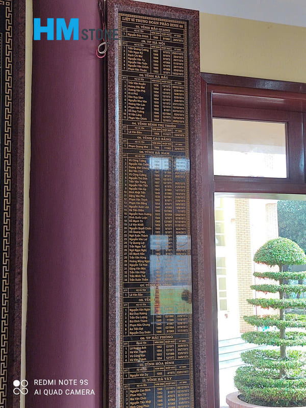 Lắp đặt bia đá liệt sĩ