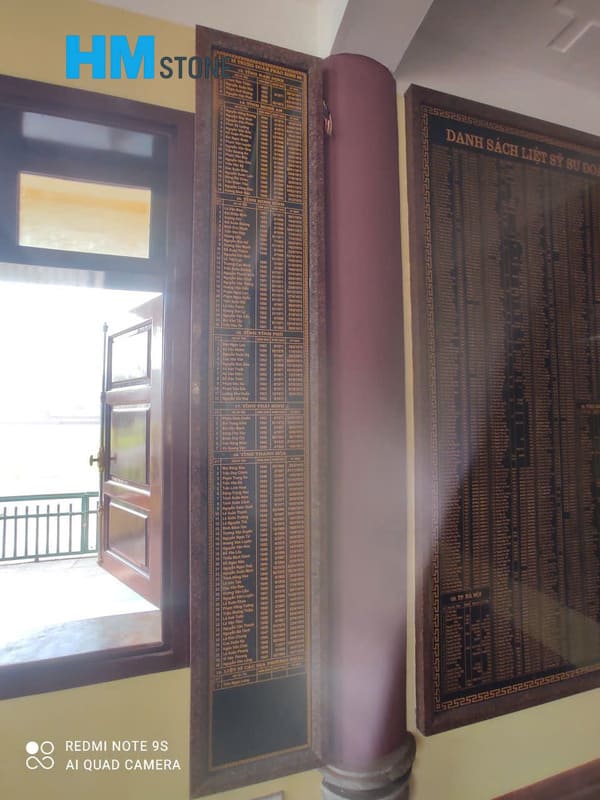 Lắp bia đá liệt sĩ tại Hà Nội