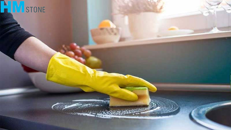 Chia sẻ cách làm sạch bàn đá bếp đơn giản và nhanh