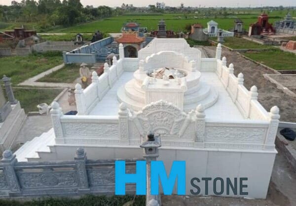 Khuôn viên lăng mộ đá gia tộc