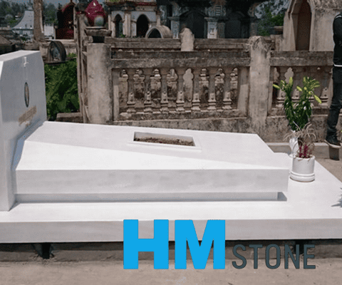 Mộ đá trắng nguyên khối