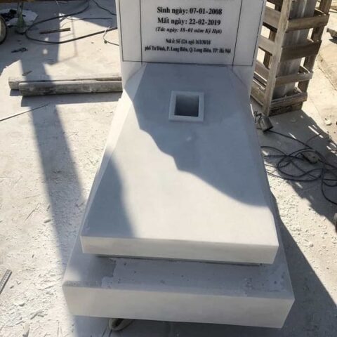 Mộ đá nguyên khối màu trắng