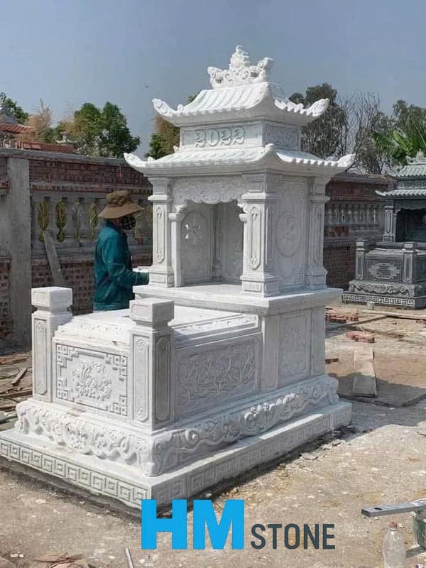 Mộ đá khối màu trắng