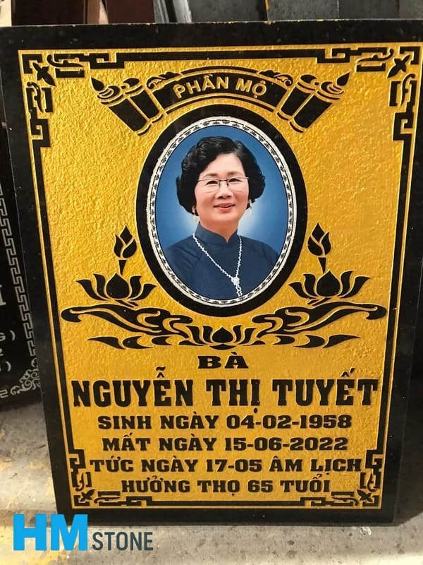 Bia mộ gắn ảnh