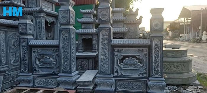 Cổng đá lăng mộ