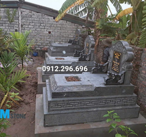 Mộ đá khối tam cấp