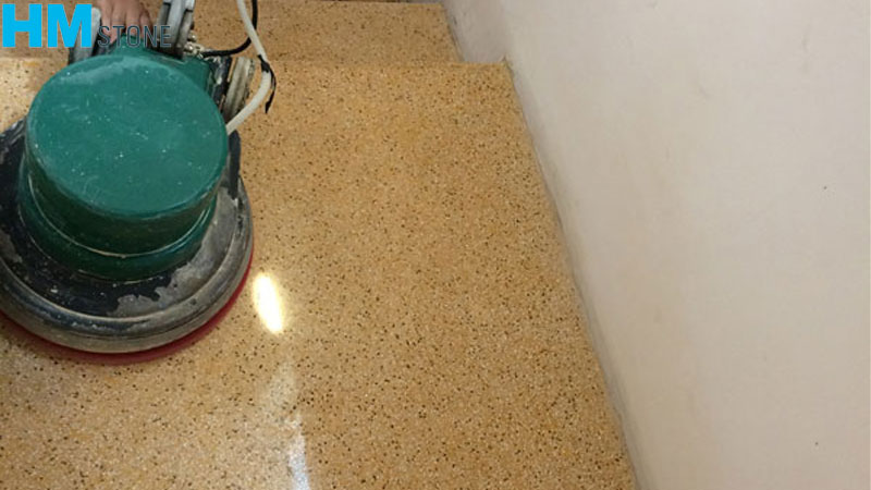 Hướng dẫn cách đánh bóng đá cầu thang sạch bóng và nhanh nhất