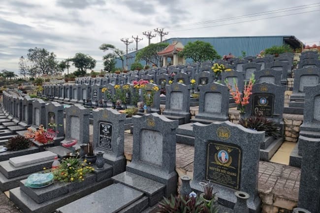 Khu mộ giả sơn nghĩa trang Văn Điển