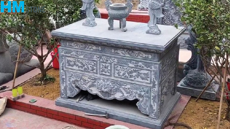 Có nên làm bàn thờ bằng đá không? Cần lưu ý gì?
