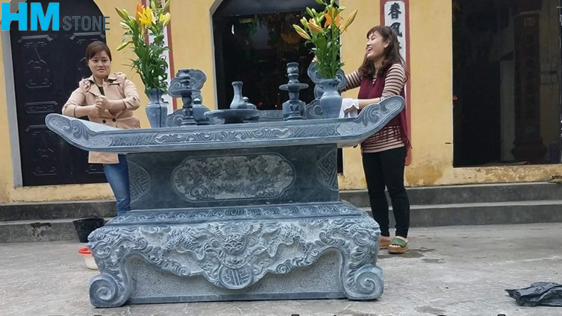 Có nên làm bàn thờ bằng đá không? Cần lưu ý gì?