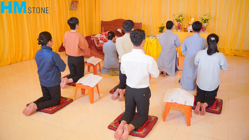 Cúng tuần đầu là gì? Cách tính tuần đầu người mất