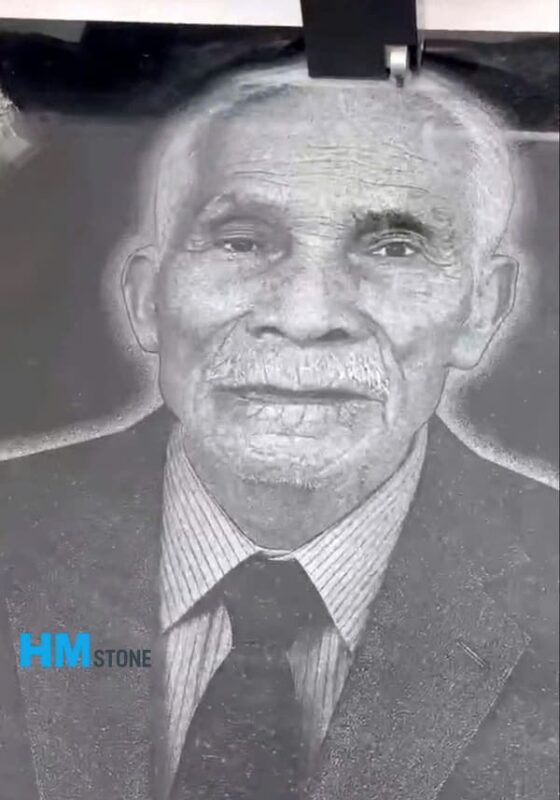 Điêu khắc ảnh trên đá