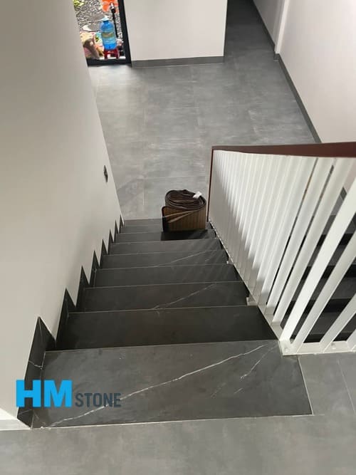 Mẫu cầu thang đá Lamar Xám