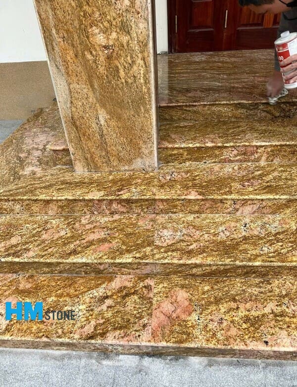 Đá bậc cấp Vàng Hoàng Gia