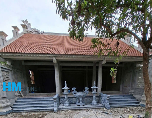 Lư hương đá đền chùa