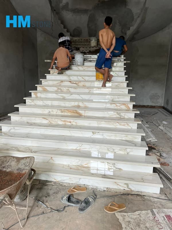Mẫu đá cầu thang trắng Nung Kết
