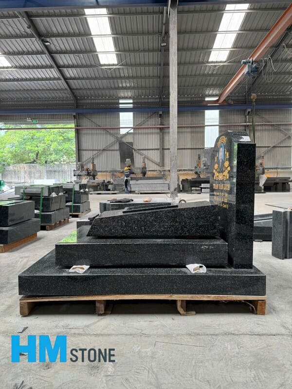 mo da granite nguyen khoi 14 Mẫu mộ đá nguyên khối Xanh Đen Ấn Độ