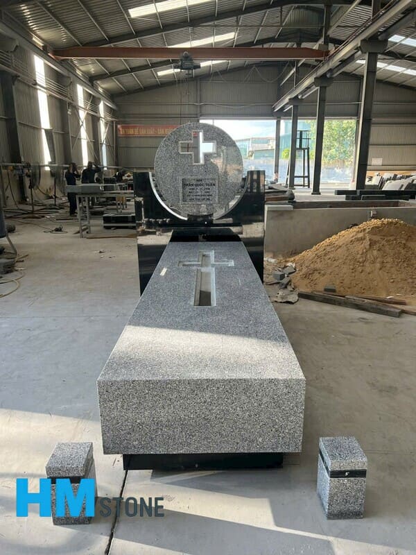 mo da granite nguyen khoi 24 Mộ đá nguyên khối công giáo