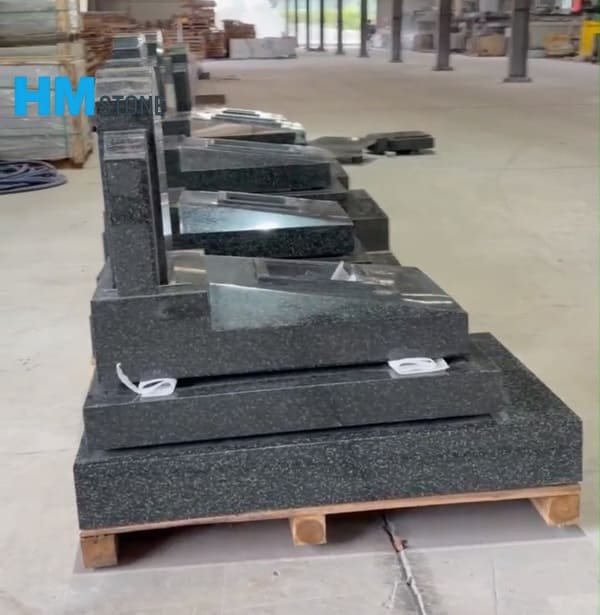 Mộ đá nguyên khối giá bao nhiêu?