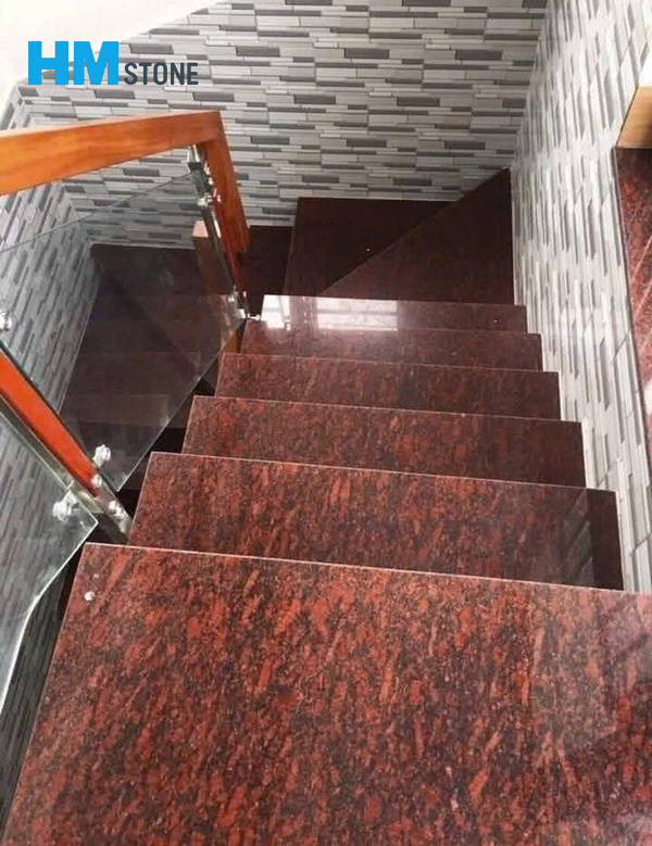 cau thang da hoa cuong 3 Cầu thang đá hoa cương màu đỏ