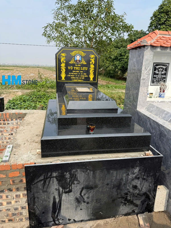 Mộ đá nguyên khối granite
