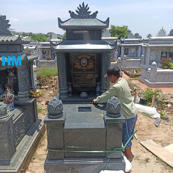 Mộ đá hoa cương nguyên khối