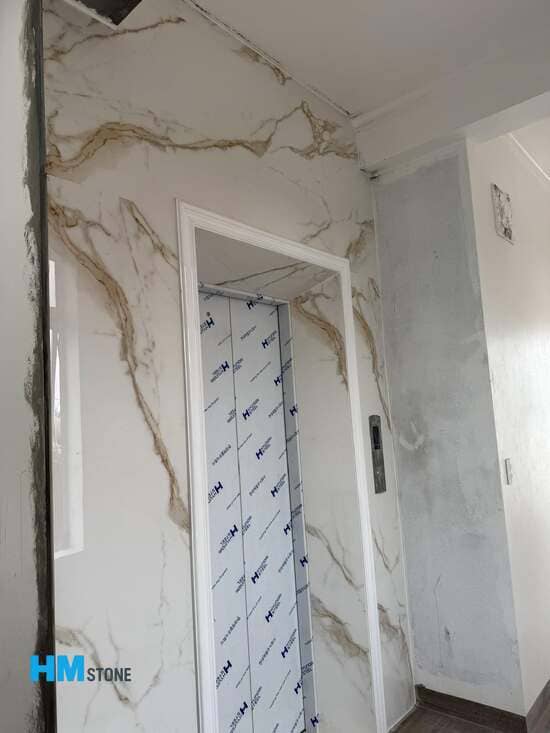 Đá nung kết ốp thang máy trắng vân