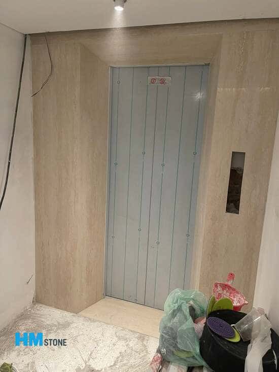 Đá nung kết Travertine ốp thang máy