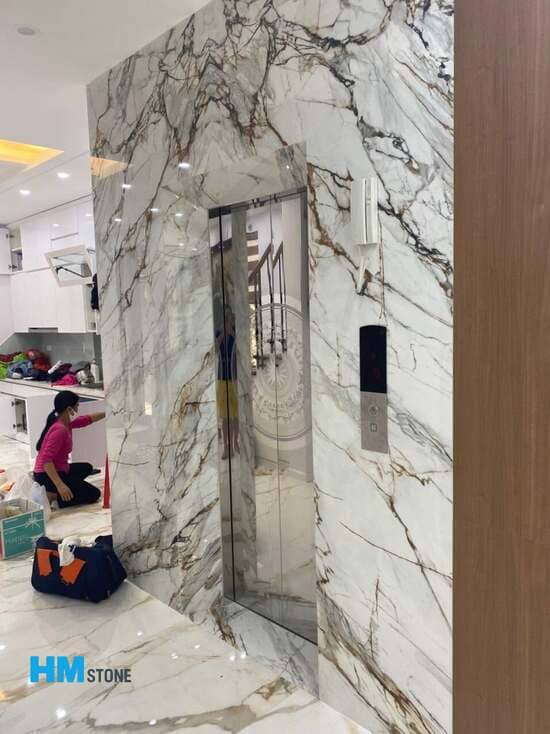 Thi công đá nung kết ốp thang máy